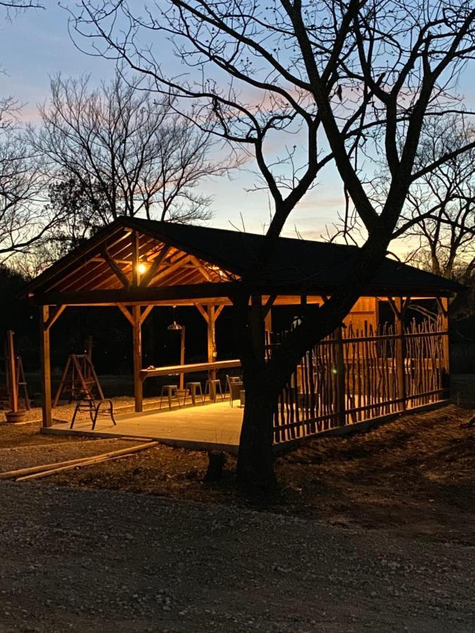 The Woods Lodging Kingston Εξωτερικό φωτογραφία